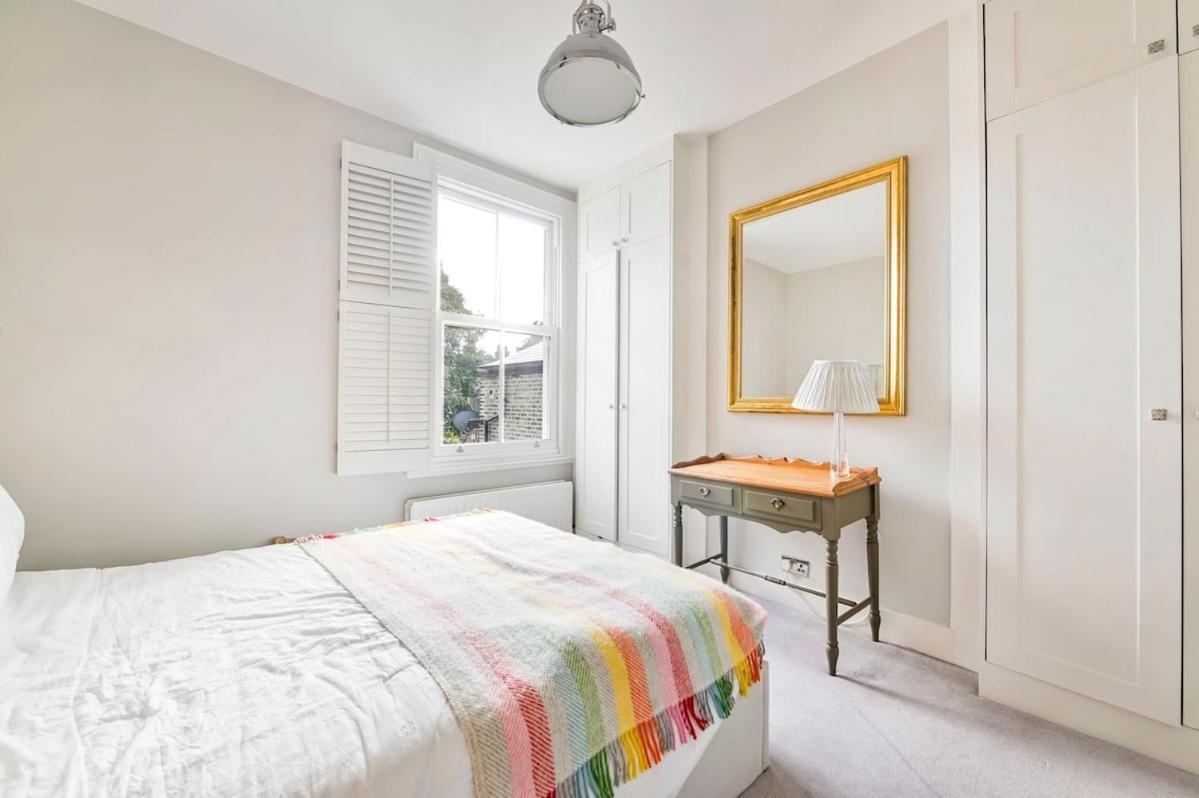 Victorian Charm 2-bed 2-bath With Private Garden Apartment