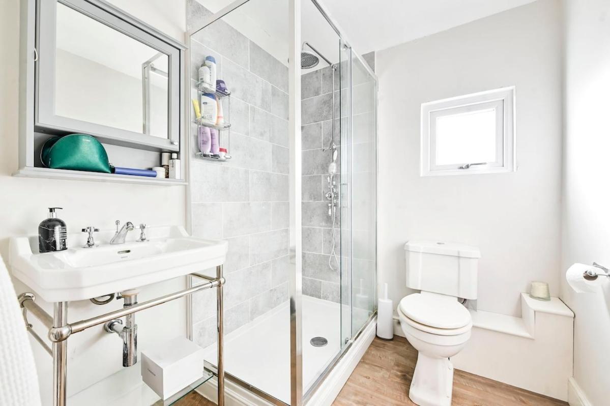 Victorian Charm 2-bed 2-bath With Private Garden Apartment *