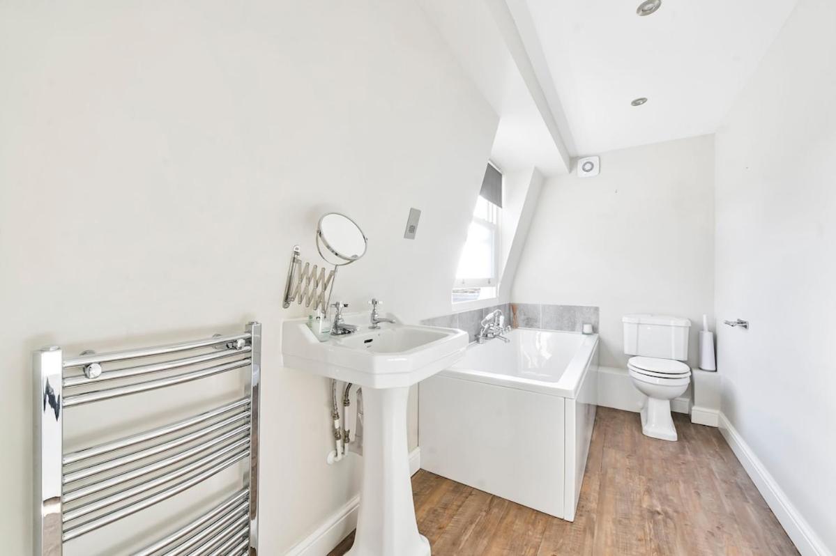 Victorian Charm 2-bed 2-bath With Private Garden London